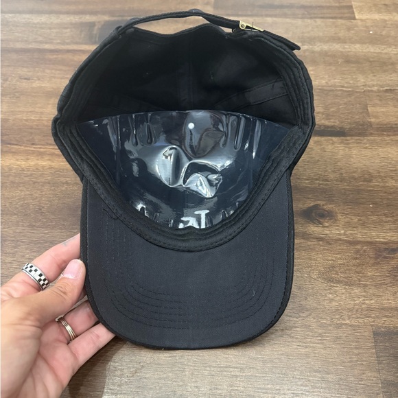 NEW Stylish Black Baseball Cap with LA Logo - Picture 2 of 2